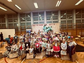 FAMILY ECO FASHION SHOW